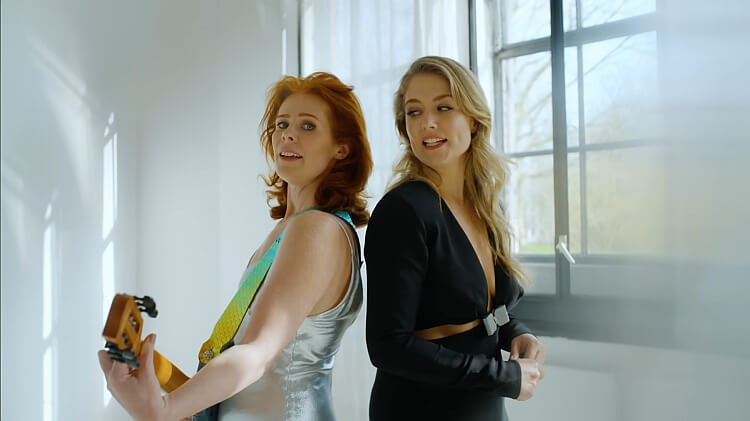 Still uit de officiële clip van Het juiste pad van Yentl en De Boer