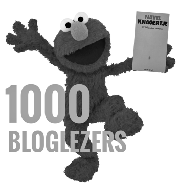 Dansend tekenfilmfiguurtje met boek Navelknagertje in de hand en met de tekst: 1000 bloglezers